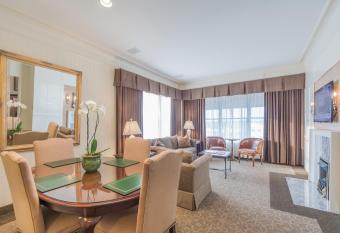 O.Henry Hotel has rooms with a private hot tub