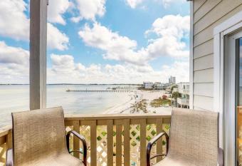 Baywatch has Balcony rooms