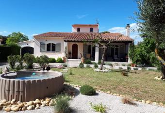 Les Coronilles allows 18 year olds to book a room