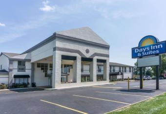 Days Inn by Wyndham Columbus East Airport has Smoking rooms