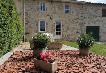 G  te La Bessonni  re has Balcony rooms