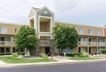 Days Inn by Wyndham Florence Cincinnati Area has Smoking rooms
