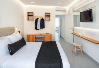 Harmony Suites has rooms with a private hot tub