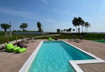 Antico Stemma Corte Meneghella allows 18 year olds to book a room