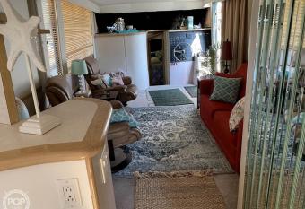 Hills Motel & Marina has Balcony rooms