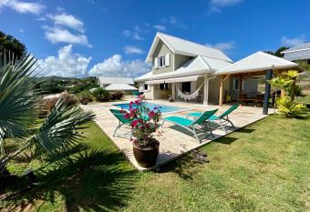 Farniente au soleil.. has Balcony rooms