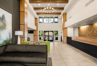 Oxford Suites Redding allows 18 year olds to book a room