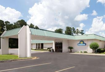 Days Inn By Wyndham Mccomb Ms has Smoking rooms