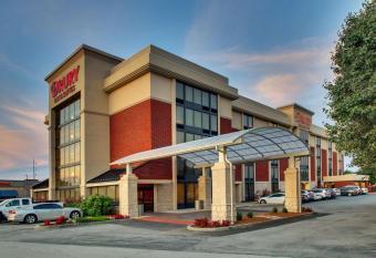 Drury Inn & Suites Bowling Green allows 18 year olds to book a room