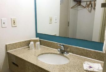 Motel 6 Norcross Ga has rooms with a private hot tub