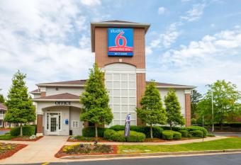 Studio 6 Roswell has Smoking rooms