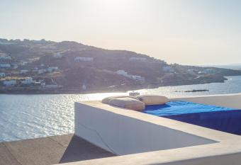 The Corfos Hills House has Balcony rooms