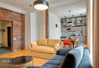 Dandelion Apartments Mat  sa allows 18 year olds to book a room