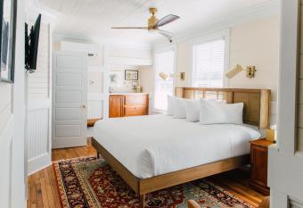 The Gibson Inn has Balcony rooms