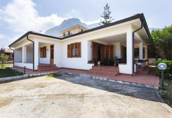 Casa del Sole has Balcony rooms