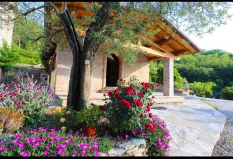 Agriturismo la Tana has Smoking/Balcony rooms