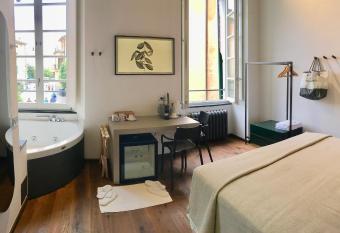 Piccolo Principe Affittacamere allows 18 year olds to book a room