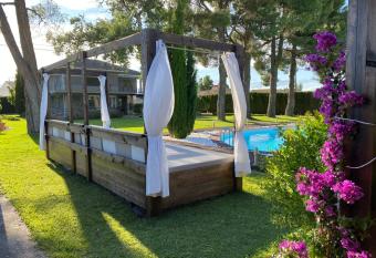 VILLA SA CALMA has Balcony rooms