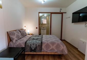 La Bebe 2 Beds allows 18 year olds to book a room