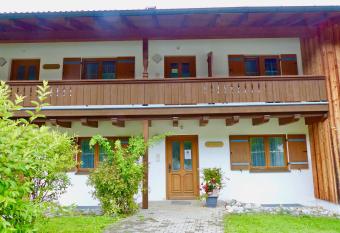ciao-aschau Sachrang-Grenzhub FeWo 308 F  rster has Balcony rooms
