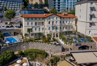 Hotel Domino allows 18 year olds to book a room