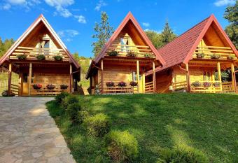 Drveni raj Uvac has Balcony rooms