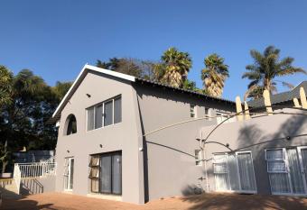 8 on Acacia Guesthouse has Balcony rooms