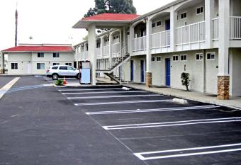 Motel 6 Anaheim CA has Smoking rooms