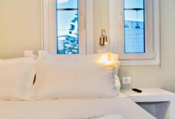 Cozy City has Balcony rooms