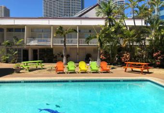 Waikiki Heritage Hotel allows 18 year olds to book a room