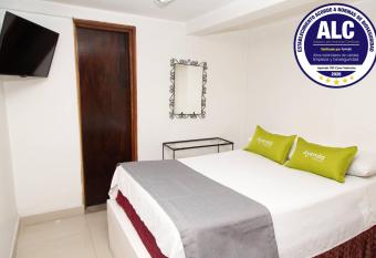 Ayenda 1131 Casa Valencia allows 18 year olds to book a room