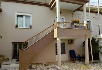 Meteora quiet house has Balcony rooms