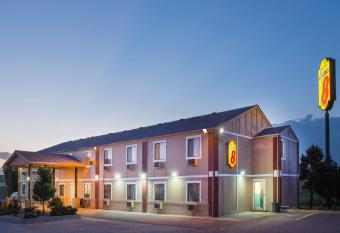 Super 8 by Wyndham Limon has Smoking rooms