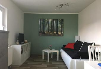 Katys FeWo allows 18 year olds to book a room