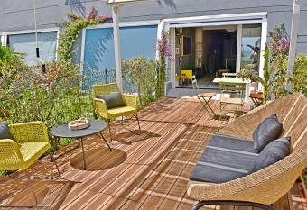 ACQUAMARINA RDJ allows 18 year olds to book a room