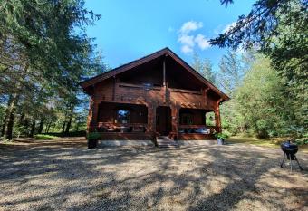 Forest Lodge Log Cabin - Ireland has Balcony rooms