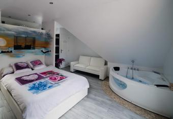 La Plumeria has rooms with a private hot tub