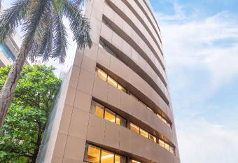 Hotel Metropole Inn allows 18 year olds to book a room