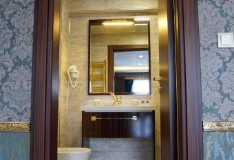 MARINN DELUXE HOTEL has Balcony rooms