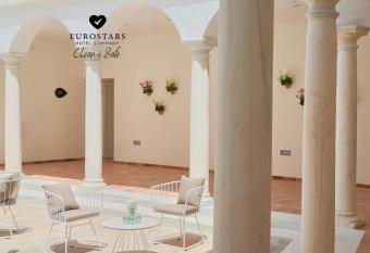 Tandem El Patio allows 18 year olds to book a room