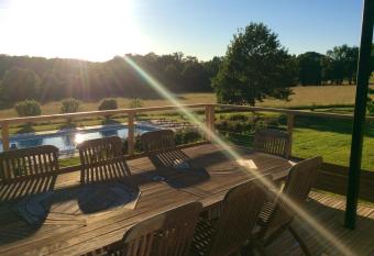 Maison de 3 chambres avec piscine partagee jacuzzi et jardin amenage a Abjat sur Bandiat has Balcony rooms