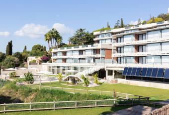 Santa Romana Apartments & Suites allows 18 year olds to book a room