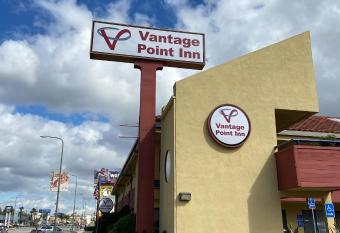 Vantage Point Inn - Woodland Hills has Smoking rooms