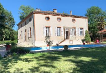 Manoir de la Gravette Maison d H  tes allows 18 year olds to book a room