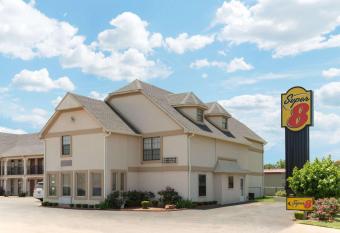 Super 8 by Wyndham Enid has Smoking rooms