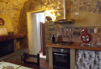 la Stal  ta allows 18 year olds to book a room