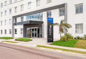 Slaviero Curitiba Aeroporto allows 18 year olds to book a room