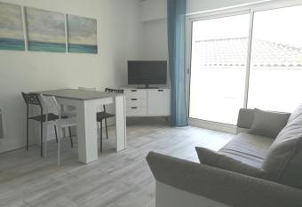 Appartement 4 couchages, 100 m  tres de la mer ! has Balcony rooms