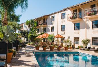 Inn On The Lakes allows 18 year olds to book a room