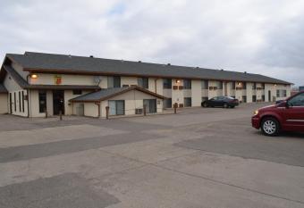 Super 8 by Wyndham Devils Lake allows 18 year olds to book a room